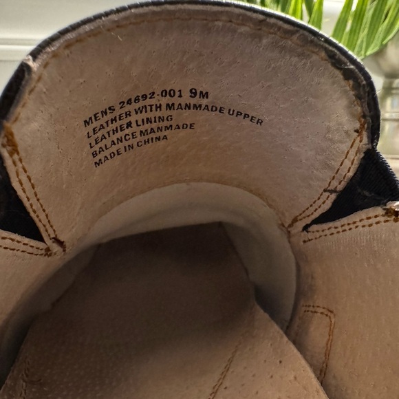 Sleek Black Men's Slip-On Loafers - Picture 4 of 5